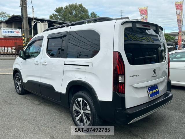 Peugeot Rifter 2023-05 8875386-10