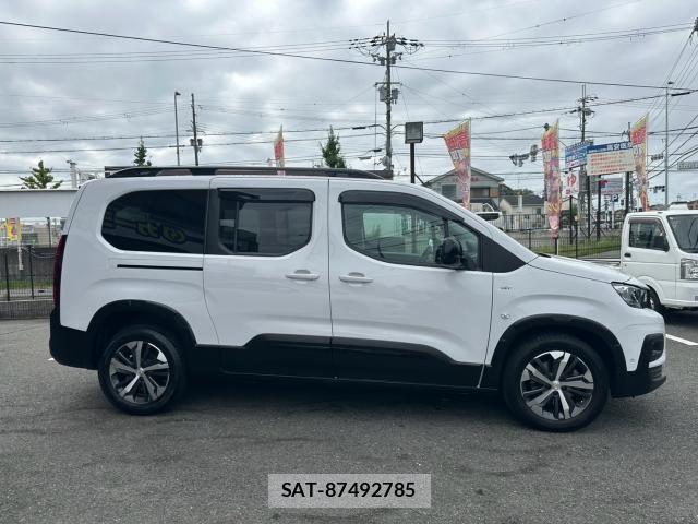 Peugeot Rifter 2023-05 8875386-8