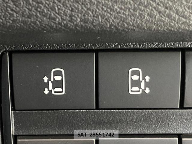 Nissan ROOX 2023-09 8873940-6