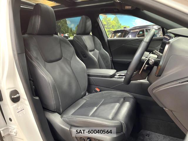 Lexus RX 2023-10 8872880-7