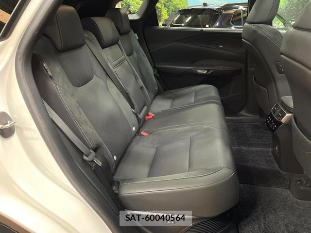 Lexus RX 2023-10 8872880-8