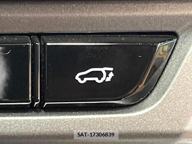 Lexus RX 2024-02 8872881-6