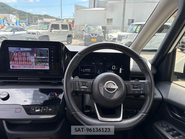 Nissan SERENA 2023-07 8872921-2