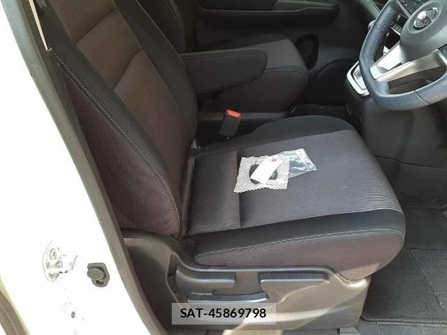 Nissan SERENA 2018-01 8874519-9
