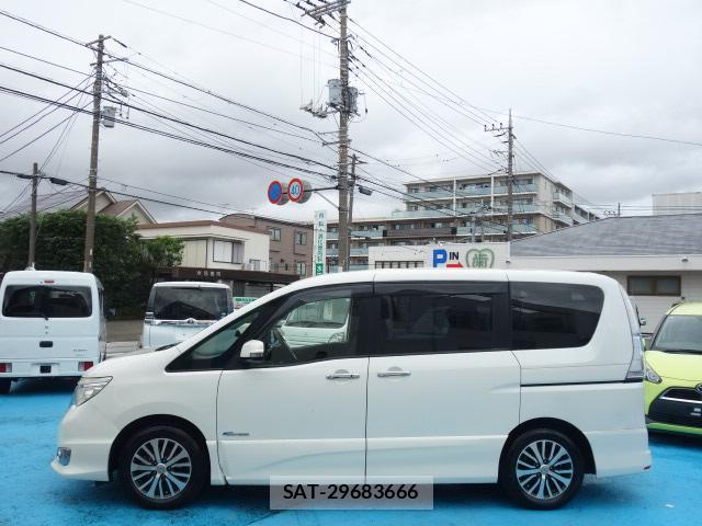 Nissan SERENA 2014-01 8875118-13
