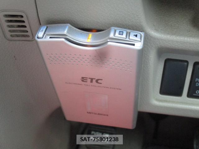 Nissan SERENA 2014-02 8875703-13