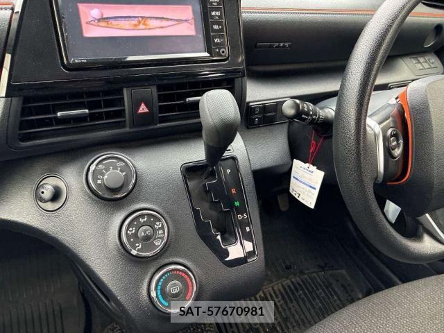 Toyota SIENTA 2021-09 8874869-3