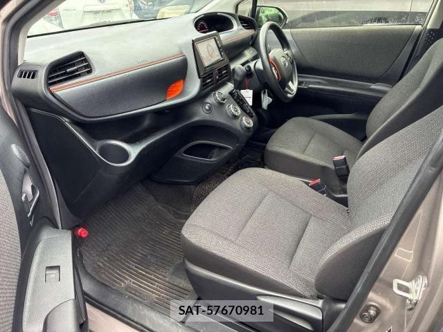 Toyota SIENTA 2021-09 8874869-6