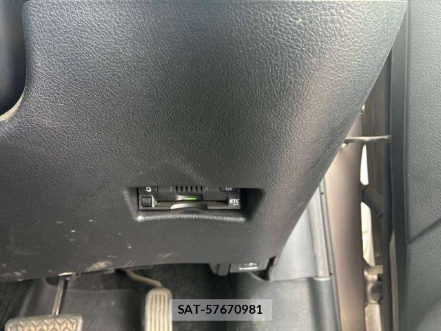 Toyota SIENTA 2021-09 8874869-9
