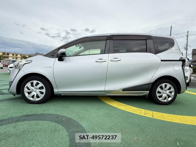 Toyota SIENTA 2017-10 8875012-1