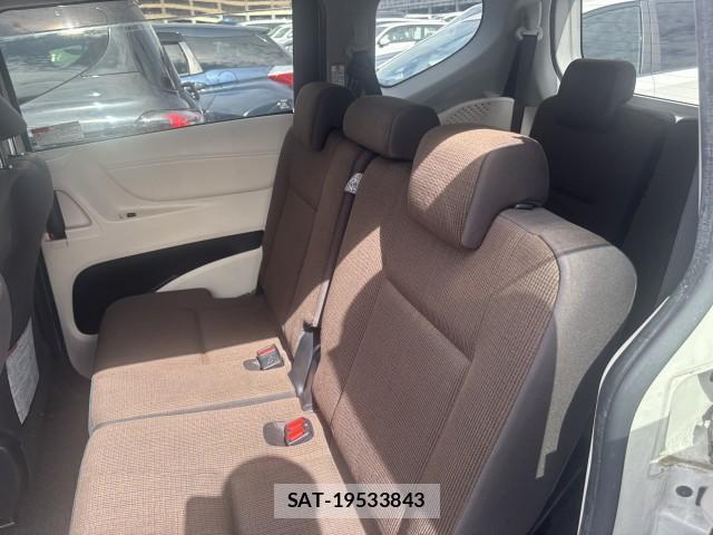 Toyota SIENTA 2016-08 8875133-5