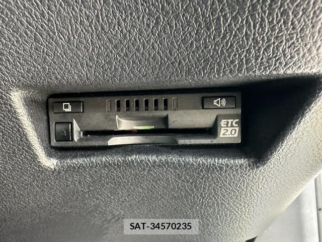 Toyota SIENTA 2020-04 8875816-15