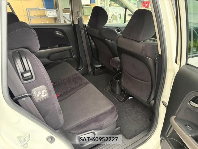 Honda STREAM 2007-03 8872871-18