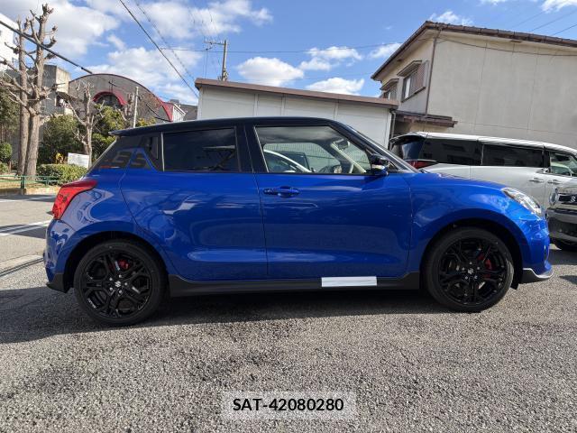 Suzuki SWIFT 2025-11 8875835-11