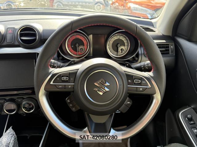 Suzuki SWIFT 2025-11 8875835-17