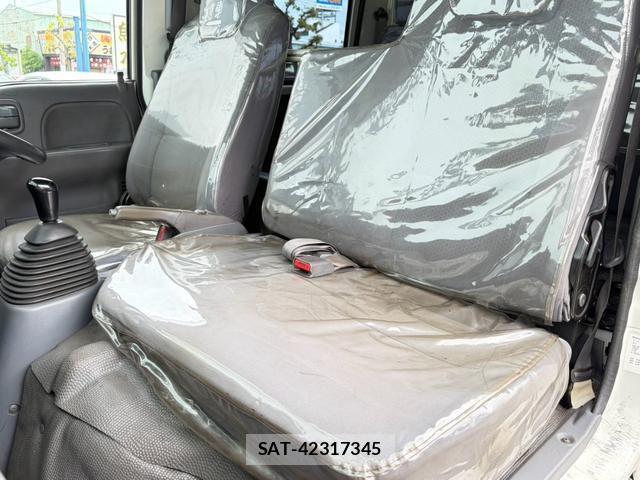 Mazda TITAN 2015-10 8875534-10