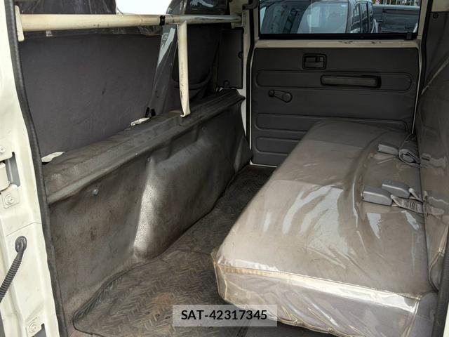 Mazda TITAN 2015-10 8875534-11