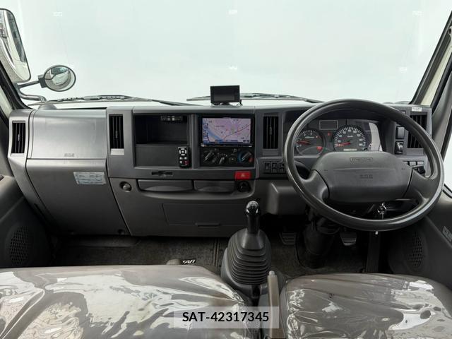 Mazda TITAN 2015-10 8875534-2