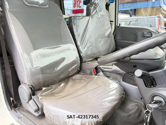 Mazda TITAN 2015-10 8875534-5