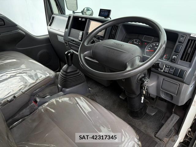 Mazda TITAN 2015-10 8875534-9