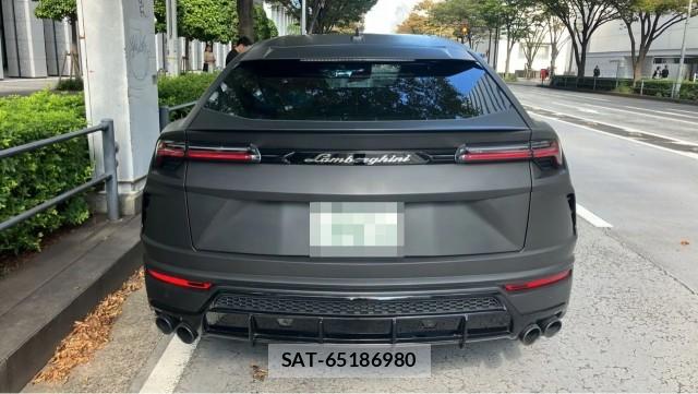 Lamborghini URUS 2023-02 8874457-1