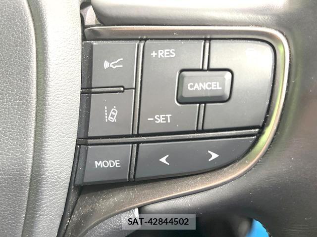 Lexus UX 2021-08 8873121-5