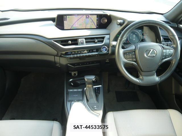 Lexus UX 2019-03 8873845-1