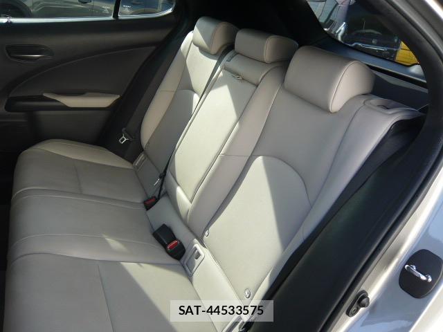 Lexus UX 2019-03 8873845-3