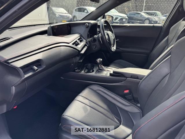 Lexus UX 2019-01 8873848-2