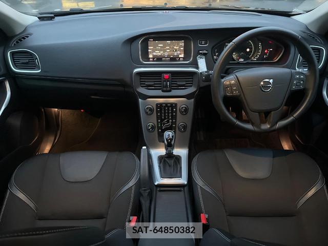 Volvo V40 2019-09 8873902-1