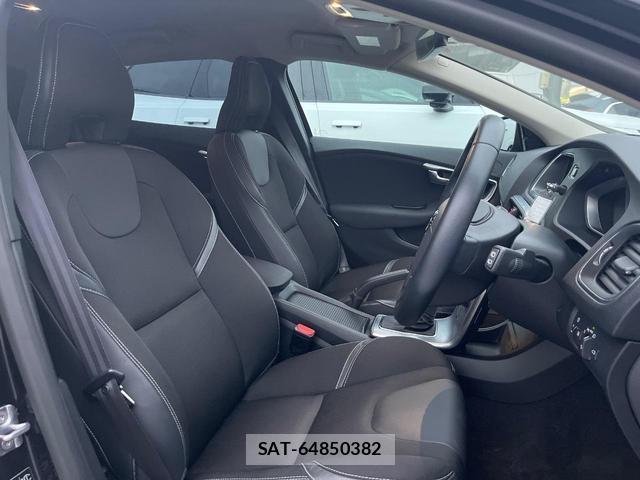 Volvo V40 2019-09 8873902-11
