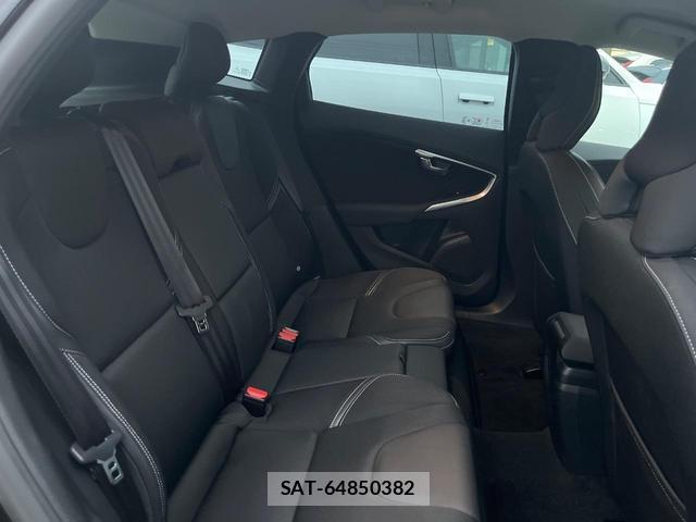Volvo V40 2019-09 8873902-12