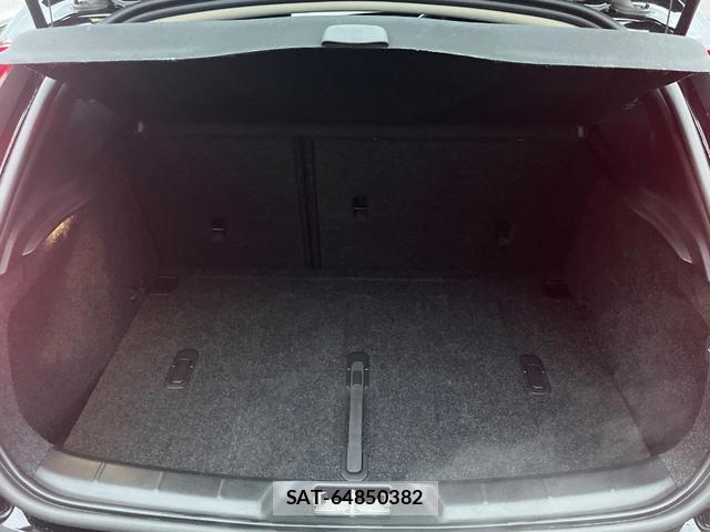 Volvo V40 2019-09 8873902-13