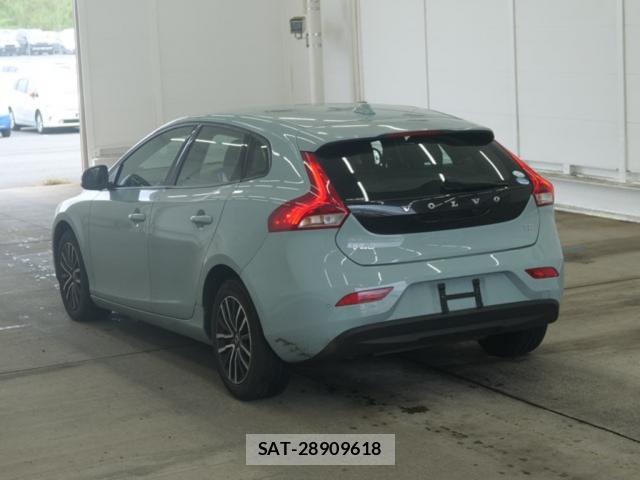 Volvo V40 2018-01 8875452-1