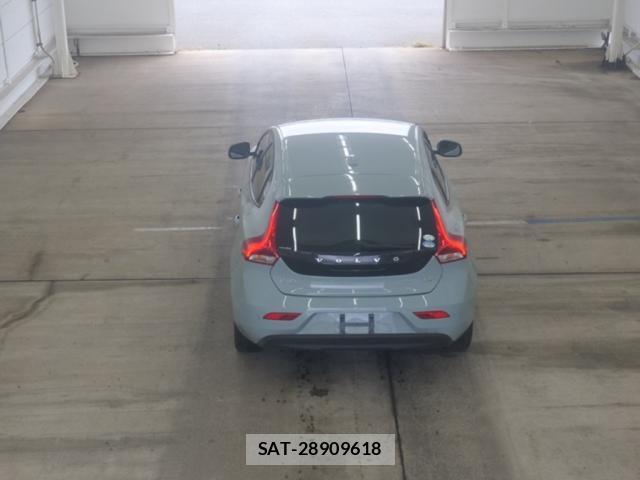 Volvo V40 2018-01 8875452-4