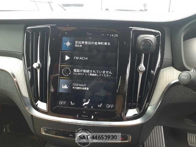 Volvo V60 2019-06 8875462-3