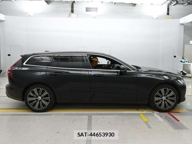 Volvo V60 2019-06 8875462-6