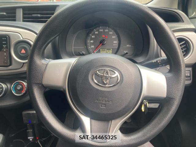Toyota VITZ 2011-12 8873394-10