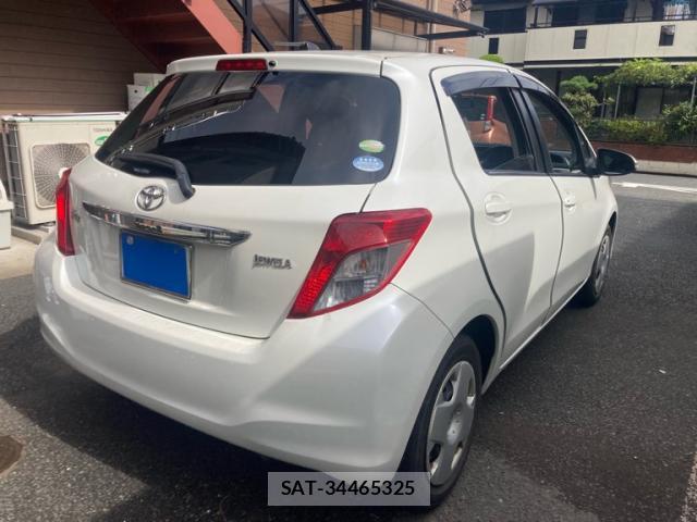 Toyota VITZ 2011-12 8873394-13