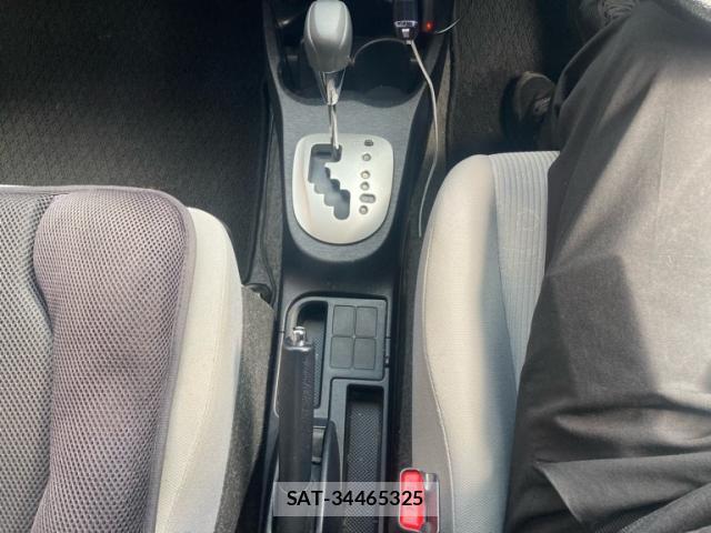 Toyota VITZ 2011-12 8873394-15