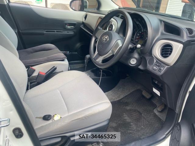 Toyota VITZ 2011-12 8873394-5