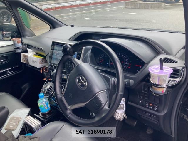 Toyota VOXY 2019-09 8872748-11