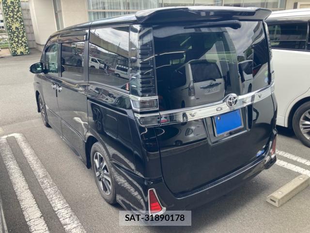 Toyota VOXY 2019-09 8872748-13