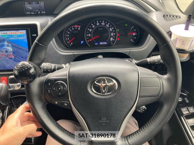 Toyota VOXY 2019-09 8872748-18