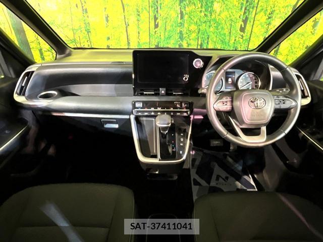 Toyota VOXY 2023-07 8873018-1