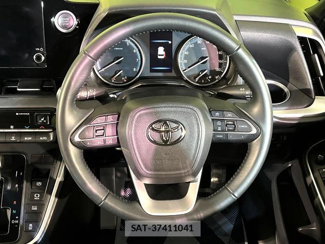 Toyota VOXY 2023-07 8873018-11