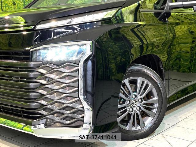 Toyota VOXY 2023-07 8873018-12