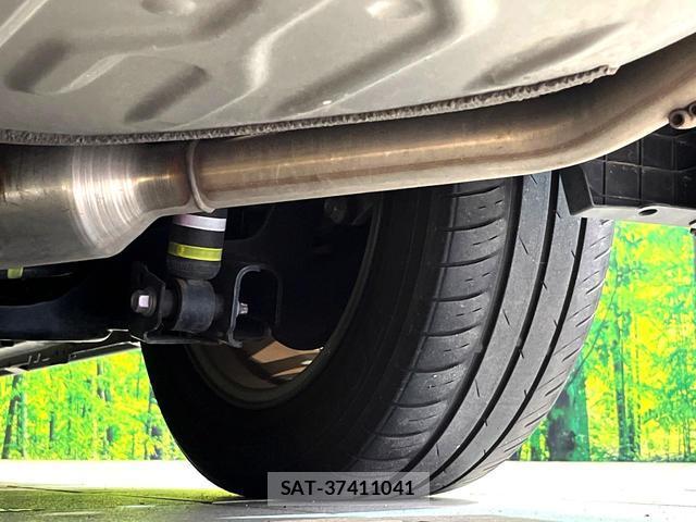 Toyota VOXY 2023-07 8873018-19