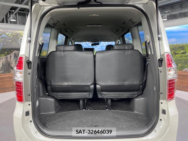 Toyota VOXY 2009-09 8873069-11