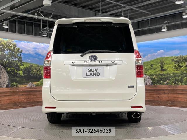 Toyota VOXY 2009-09 8873069-16